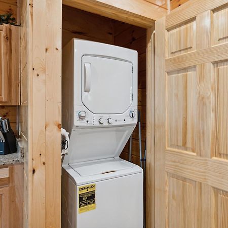 The 3 Bears Is A Newly Built 3 Bedroom Cabin Only 3 Minutes From The Parkway! Pigeon Forge Exterior foto