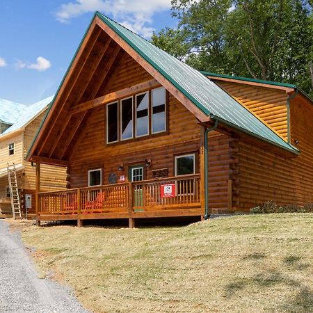 The 3 Bears Is A Newly Built 3 Bedroom Cabin Only 3 Minutes From The Parkway! Pigeon Forge Exterior foto